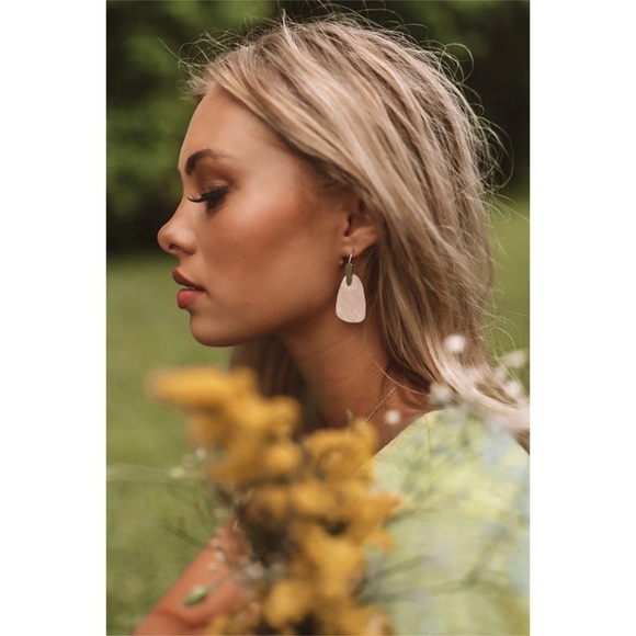 KENDRA SCOTT • Silver Marty Rose Quartz Earrings - Picture 2 of 3